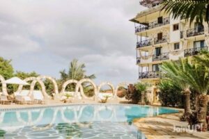 Palumbo Waves (Kendwa)